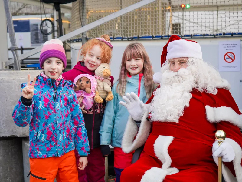 marche-de-noel-a-la-patinoire-9.JPG