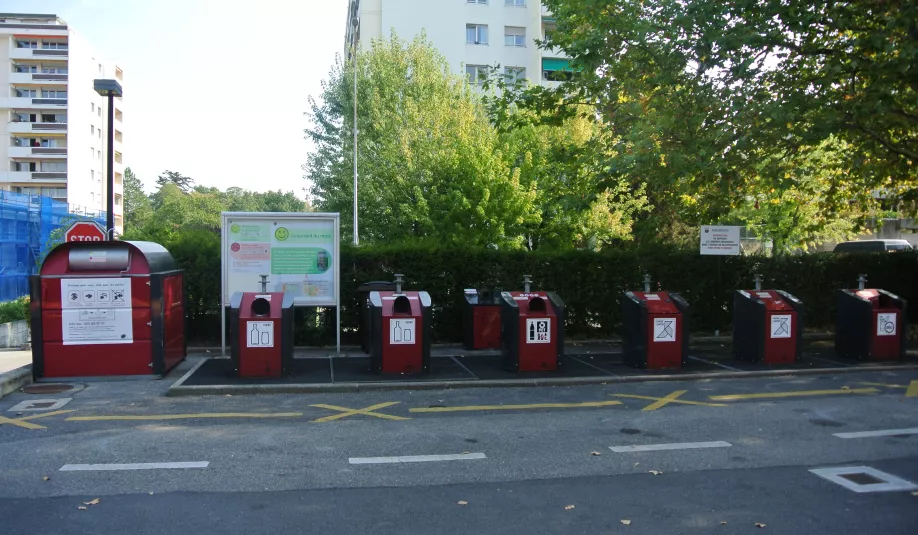 parking-ecolelatour.jpg