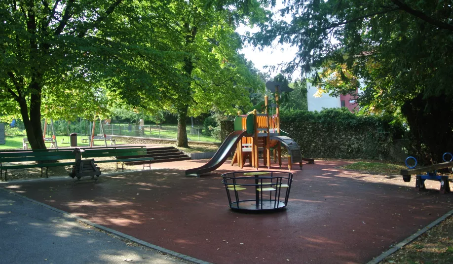 Place de jeux du parc des Délices