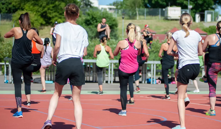 zumba-4333580.jpg
